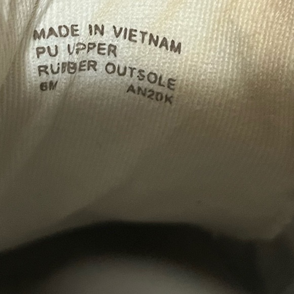 Michael Kors Sneakers - Picture 4 of 6